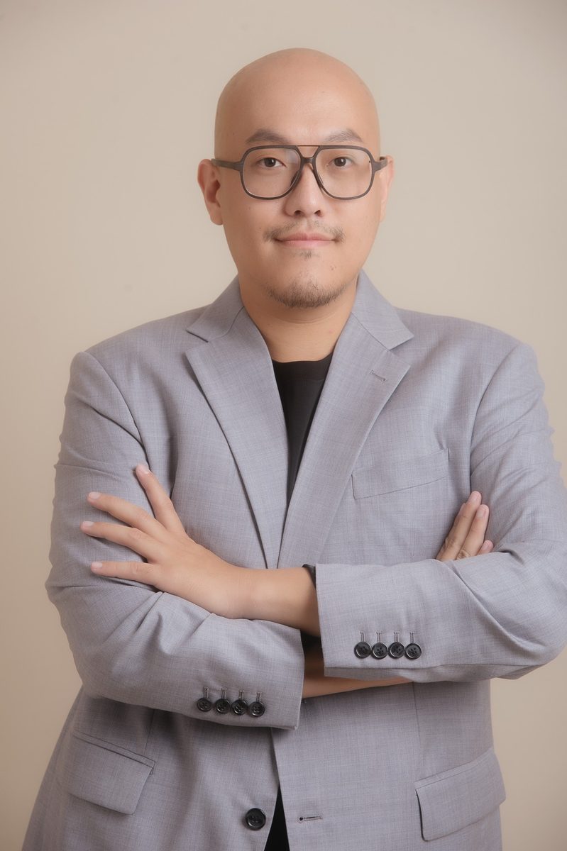 Page Deng portrait